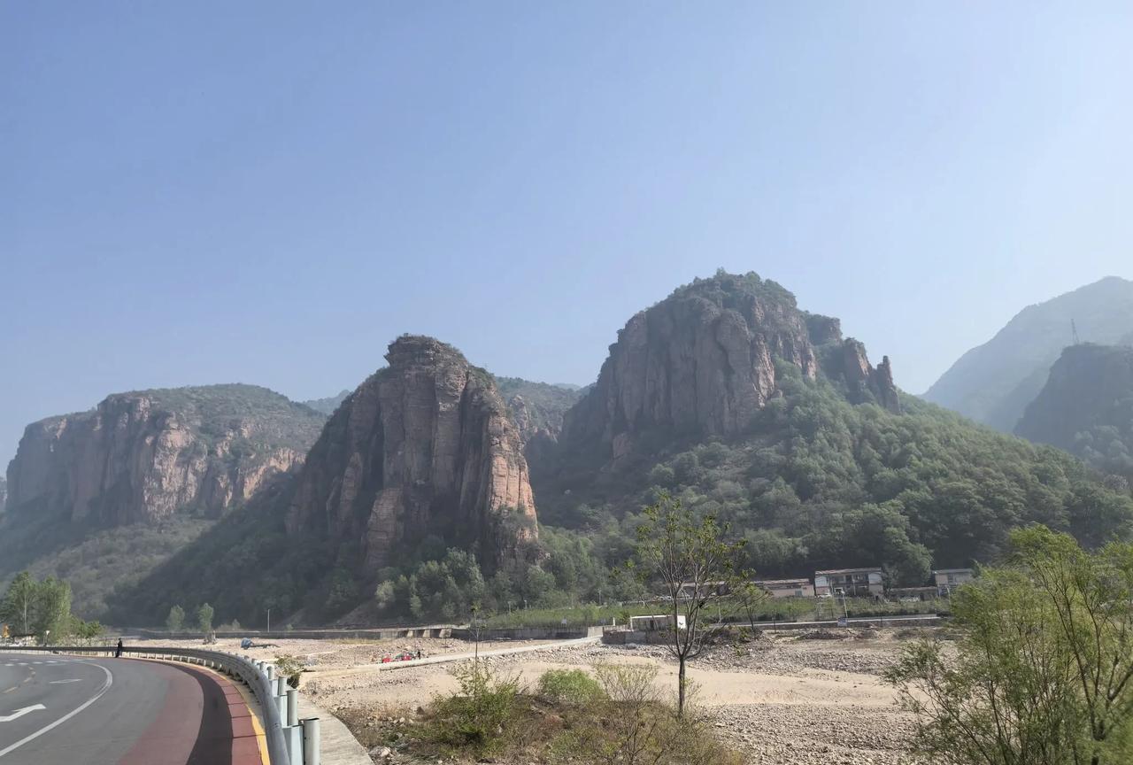 跟着老夏游山东——东太行景区（1）
太行山脉——一坐非常有名的大山，纵垮北京河北
