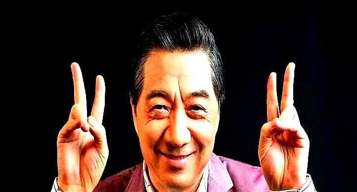 主持人问张召忠："您现在退役了，又是位将军，退休金肯定不少吧，是不是还专门给您配