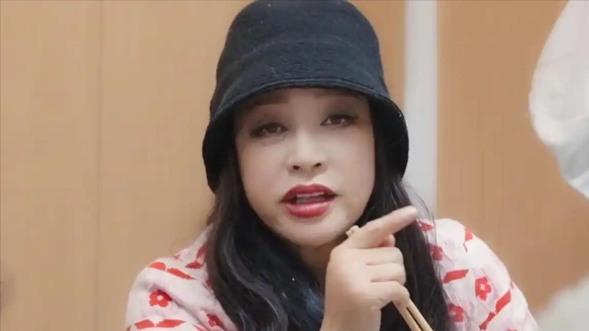 和姜文醉酒后一夜未归，圈内导演离婚也要娶她，72岁了仍是香饽饽