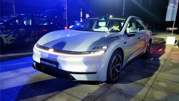 成为高手方能打赢高手，长安启源A06对每个座位的乘客下手