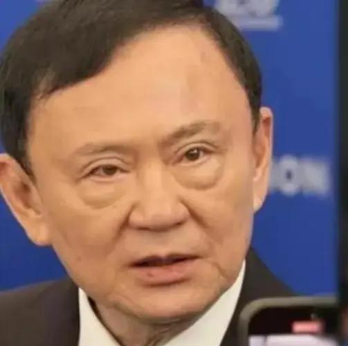 谁来出任泰国首相？
泰国前首相佩通坦被泰国宪法法院因“通话门”解职后，谁来出任泰