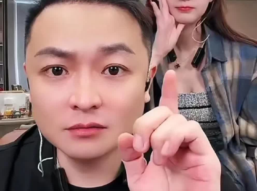 二子爷表态不站立场，呵斥“荷兰猪”搅合驴家团结！

            