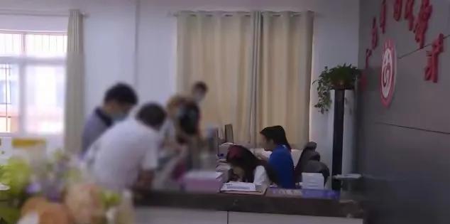 “离谱到家了！”湖北襄阳，一对夫妻领结婚证时，竟互不知对方姓名，结果结婚证没办下
