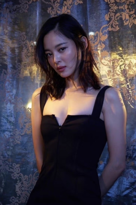 终于搞明白了，

为什么辛芷蕾能够成为国内第一个拿威尼斯影后的女演员了。

不是
