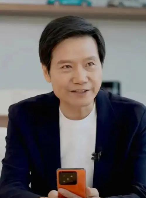 雷军为什么没有绯闻?
很简单，他不敢。
要知道他是在金山软件上成功实现财富自由的