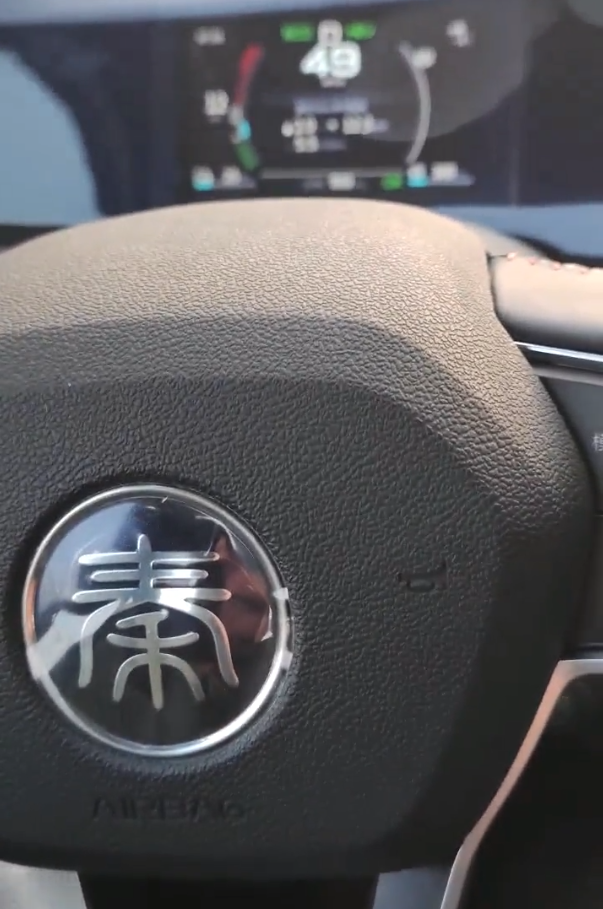 800公里，方向盘嘎嘎响，轻打方向盘就刺耳的声音