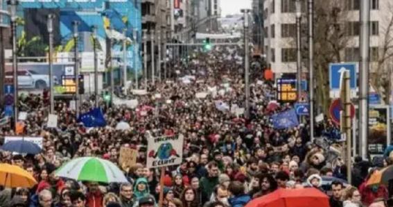 每次欧美国家出现游行示威，都能在国内收获无尽的嘲笑，实际上这样的嘲笑就是极其无知