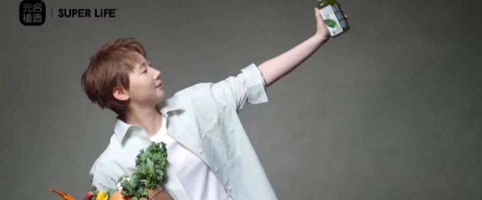 幕后花絮来啦！镜头后的王曼昱状态超棒，细节满满～ 你最爱的瞬间是哪个？快来告诉我