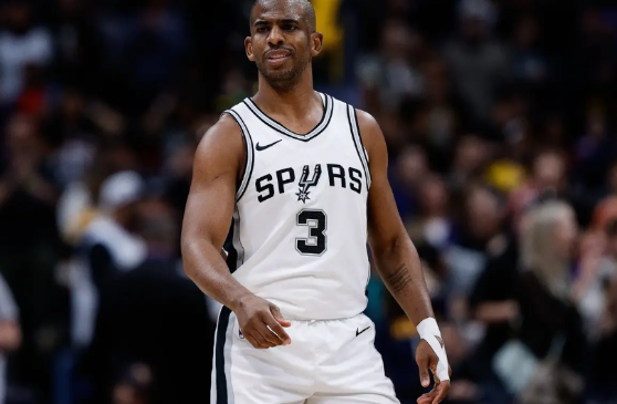 老兵不死，只会渐渐凋零。
在NBA常规赛的最后一场比赛里，马刺在落后20分的情况