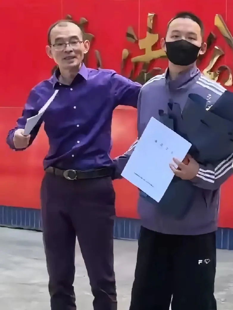谢浩男优秀靠自己











谢浩男要哭了！养父母去世后，遗产被亲爷爷