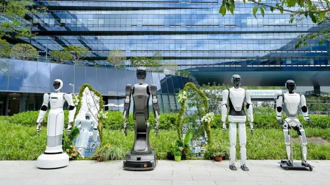 美的造出人形机器人界的“六臂哪吒”？！