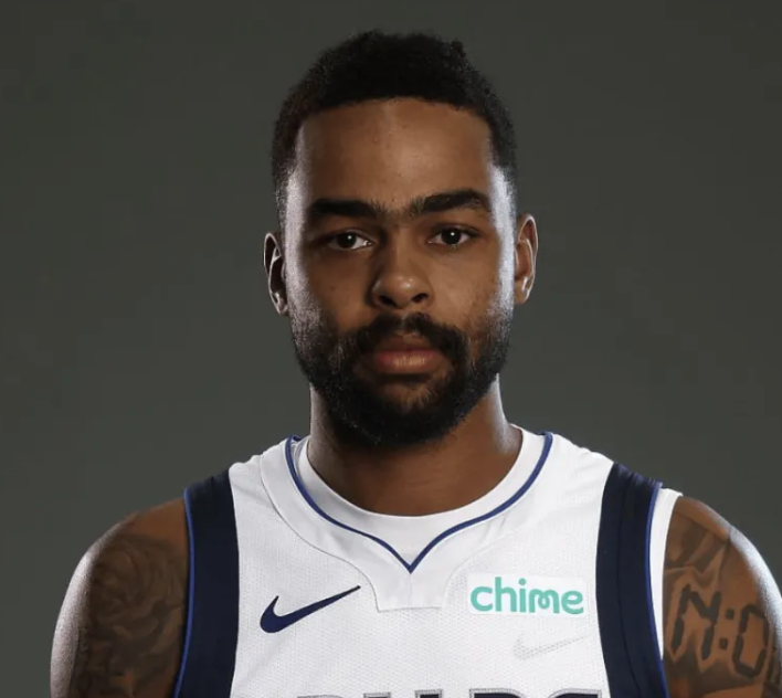 独行侠将在主场对阵灰熊。
球队官方宣布，丹吉洛-拉塞尔因病缺席本场比赛。
本赛季