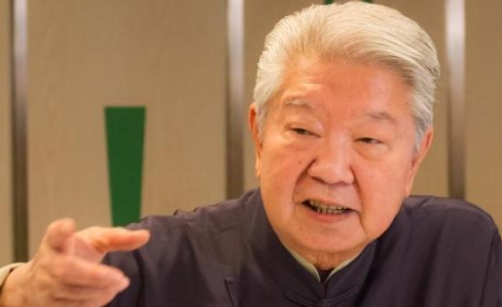 蔡澜先生的一生，无拘无束，潇洒不羁。
从他的人生里悟出八字真言：“活在当下，及时