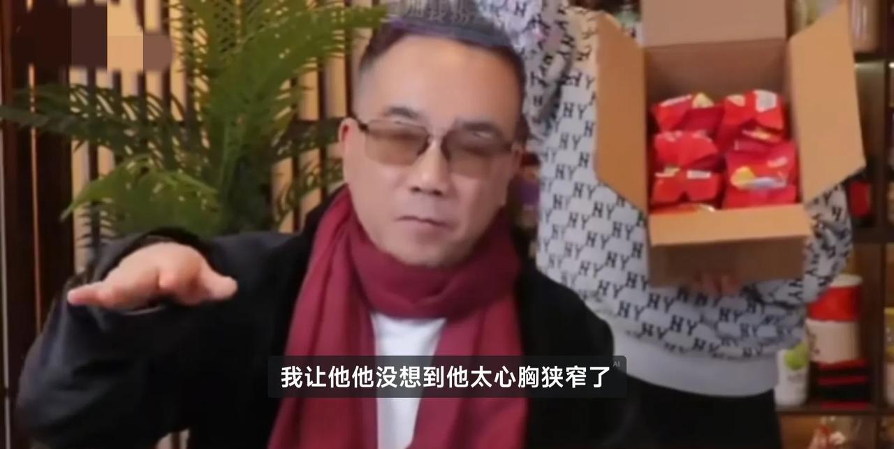郭德纲之前不回应，让杨老五很伤心，你都不看我一眼，看一眼不会输。没想到郭德纲让法
