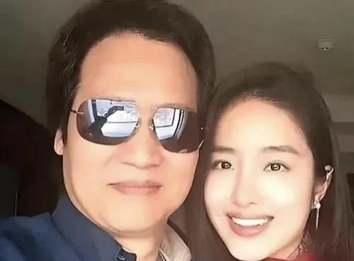 感情的事，如人饮水，冷暖自知。合不合适，喜欢不喜欢，杨采钰又岂会在乎外人的评价？