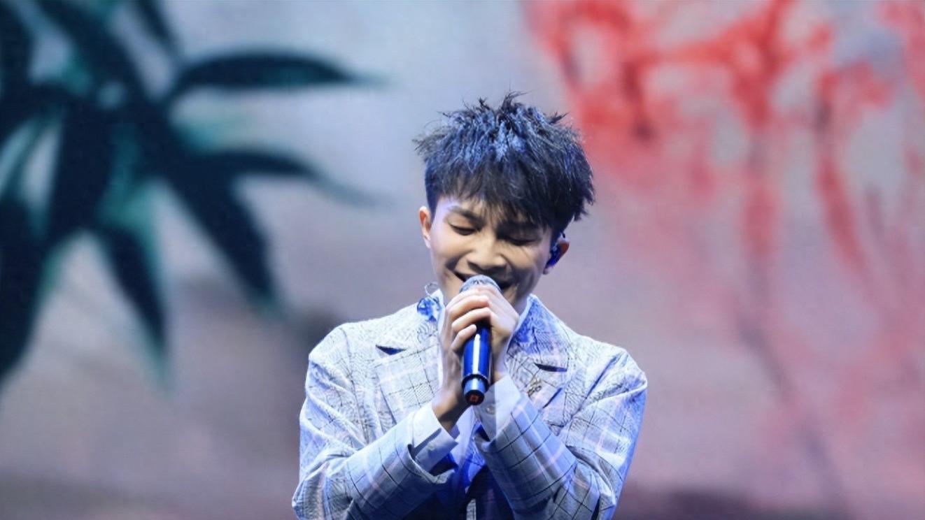 32岁周深被官媒高调官宣！网友泪目：这一刻等太久了