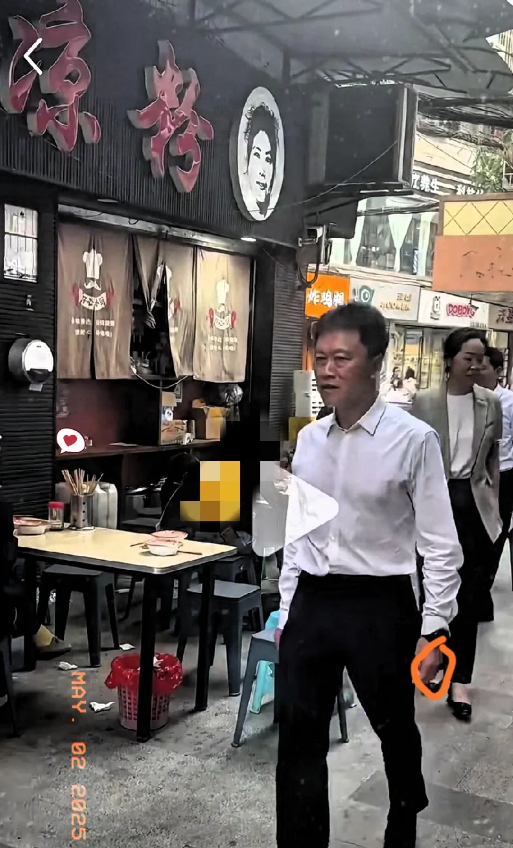 重庆荣昌这波操作真是太“惊世骇俗”了！

​谁能想到，有生之年咱们普通人也能堂堂