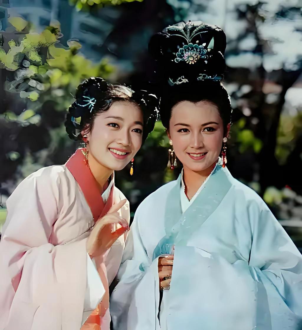 为什么喜欢她呢？
因为我和她同名又同姓
八十年代的古装剧让我流连忘返
剧中的女主