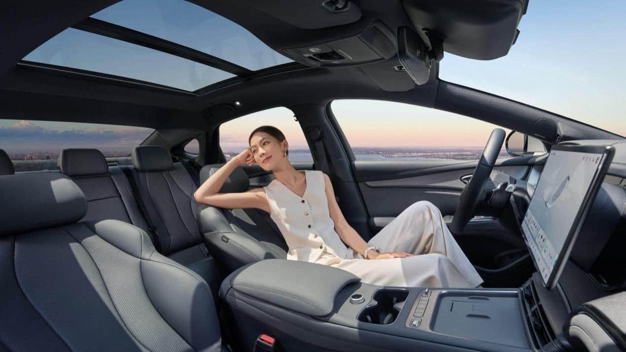 比亚迪2026款海豹07DM-i上市，售价14.98万起，重塑轿车新标杆