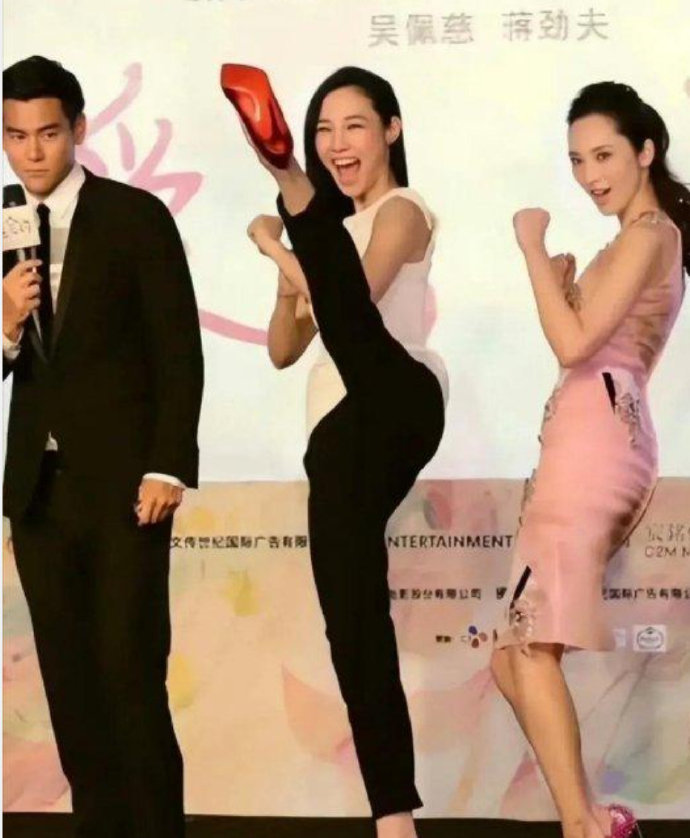 白百合还真有两把刷子，舞蹈功底应该不错，把旁边的彭于晏彻底惊住了！