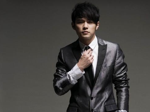近日网友在日本偶遇周杰伦，其状态看起来不佳。恰巧他6月14日在社交媒体上也透露自