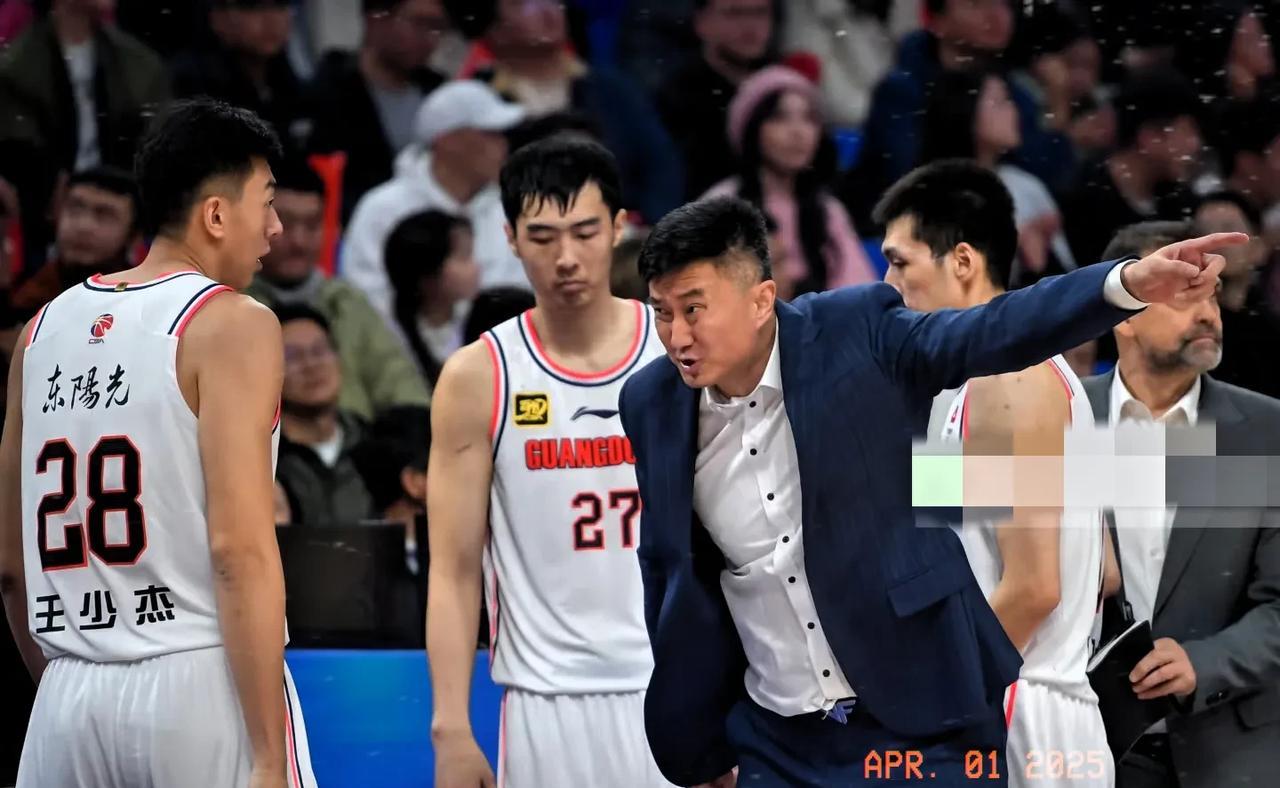 杜锋大考来了，第一轮打上海就是生死战，杯赛冠军，被分在“死亡之组”，主场输了南京