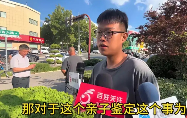 “亲不亲爹不重要，重要的是赶紧分给我属于我的财产。”
“家里的财产不是他一个人创