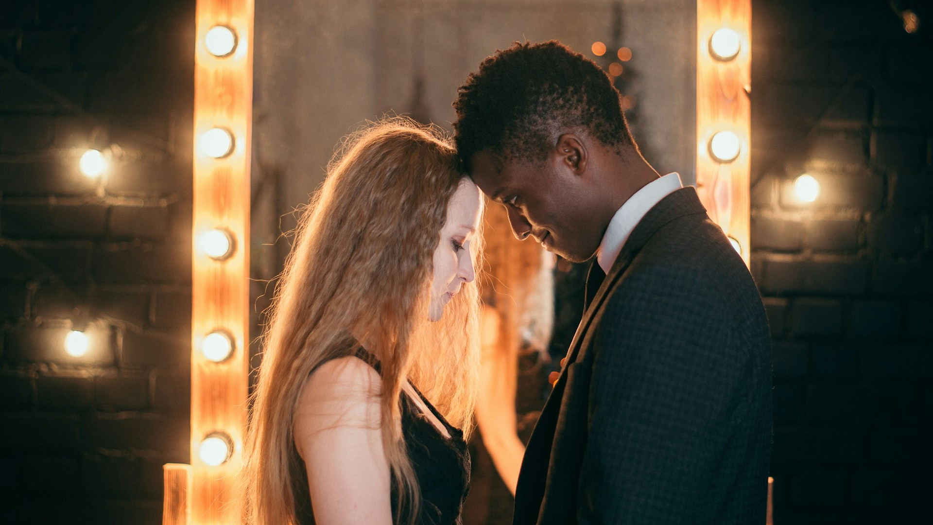 亲密的“身体推拒”，不是不爱，而是“恐慌”信号