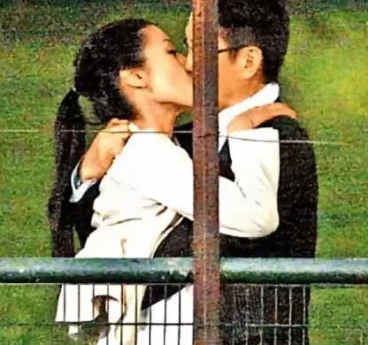 李嘉欣这辈子可太值了！
 
多少富商为她鞍前马后，就算分了手也念念难忘。刘銮