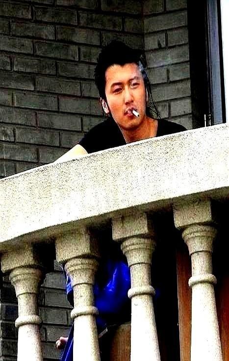 惊天大瓜！

18岁谢振轩当着全家族的面掏出一张银行卡，六年的压岁钱和零花钱整