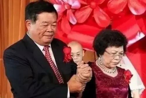 看到宗老事后，很佩服曹德旺，他把自己所有的财产都登记在妻子的名下。不论到什么时候