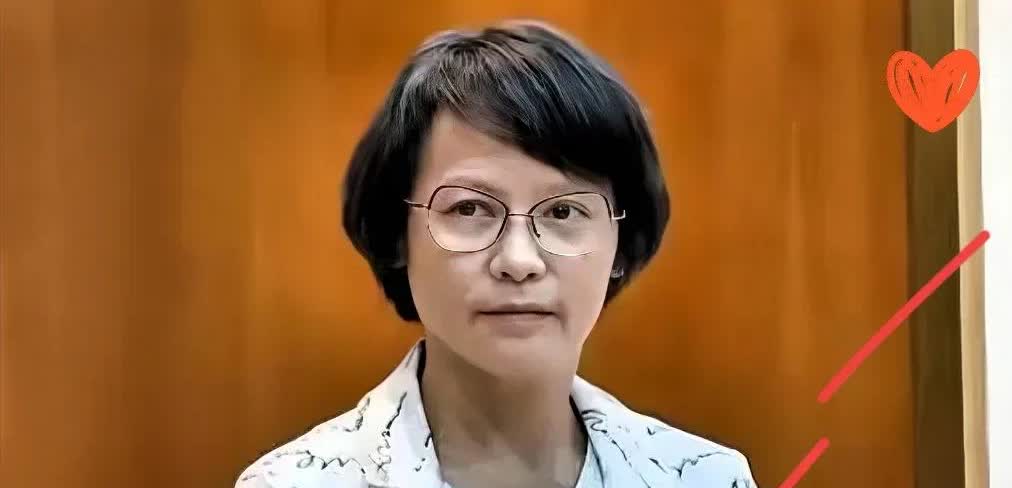 中国台湾省资深媒体人、主持人尹乃菁用食指指着台北第一女子高级中学语文老师区桂芝问