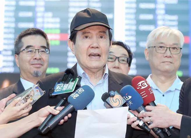 马英九今天上午第四度率团到大陆参访，马办执行长萧旭岑陪同，主要是去福建开会、去甘