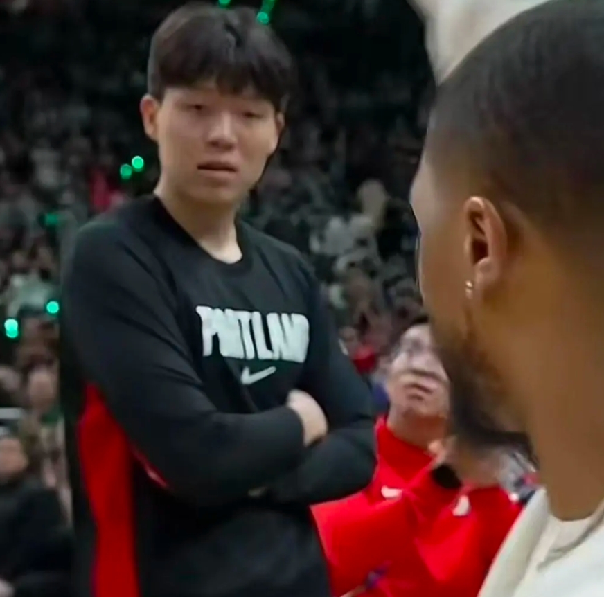 开拓者还是应该尽快把小杨练出来，这几场看下来克林根上限不高！
防守态度太差了，整