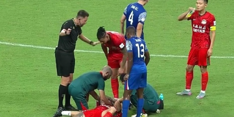 这场足协杯1/4决赛，上海申花对河南队，把足球赛场上的属性拉满！

开场阿苏埃闪