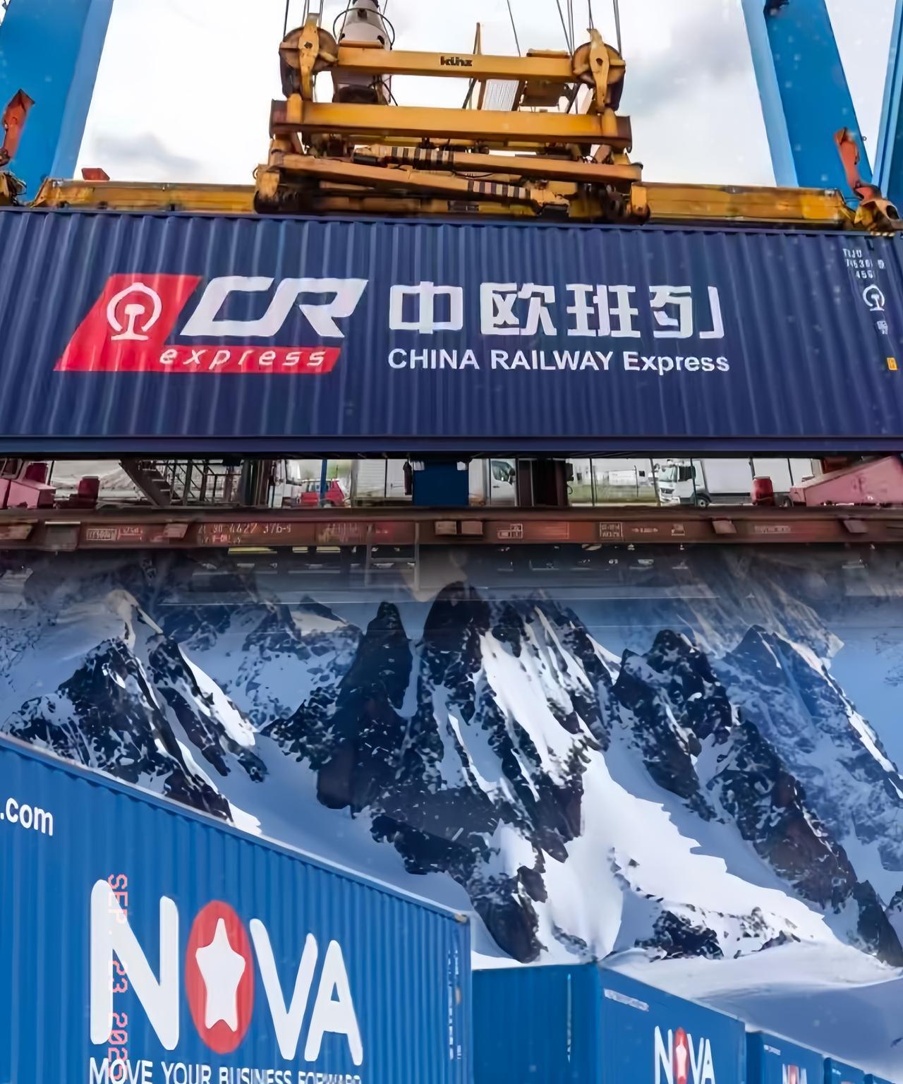 很多人看波兰这一闹，都为中国捏了一把汗，大错特错！实际上反而，给了我们一个名正言
