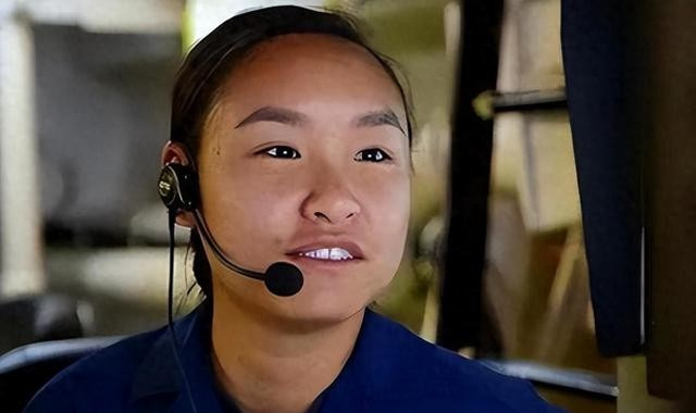 美女帮老美 警告中国海军











这事儿真让人窝火！一个中国妹子，