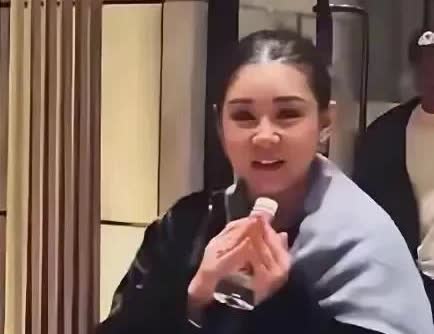 李小萌近照曝光，模样大变，网友：差点没认出来