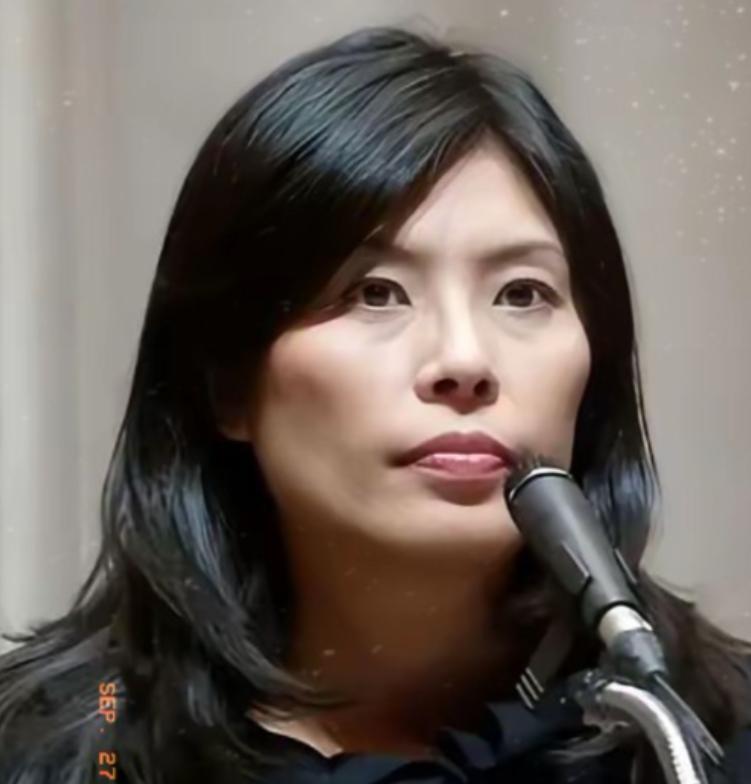 突然改口了。郑丽文拜会夏瀛洲上将后，表态出现变化。她明确说台湾是中国的一个省，台