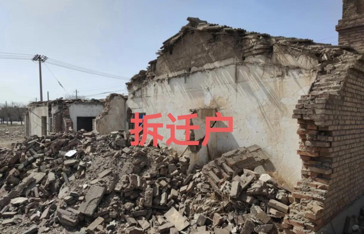 小区有几个拆迁户，拆迁补偿后来小区买的房，听他们说，一家人都买了社保，现在，老人