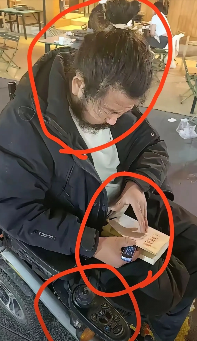 大家都质疑胡雷，摆拍太明显了！一开始人家真的可能是做慈善，最后还是抵不住金钱名利