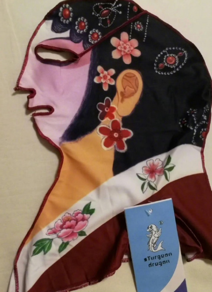 网友说自己买了个不太一样的泳帽