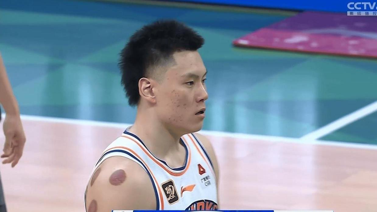 韩德君15+10终结16连胜，李弘权25+7，外援假摔遭驱逐