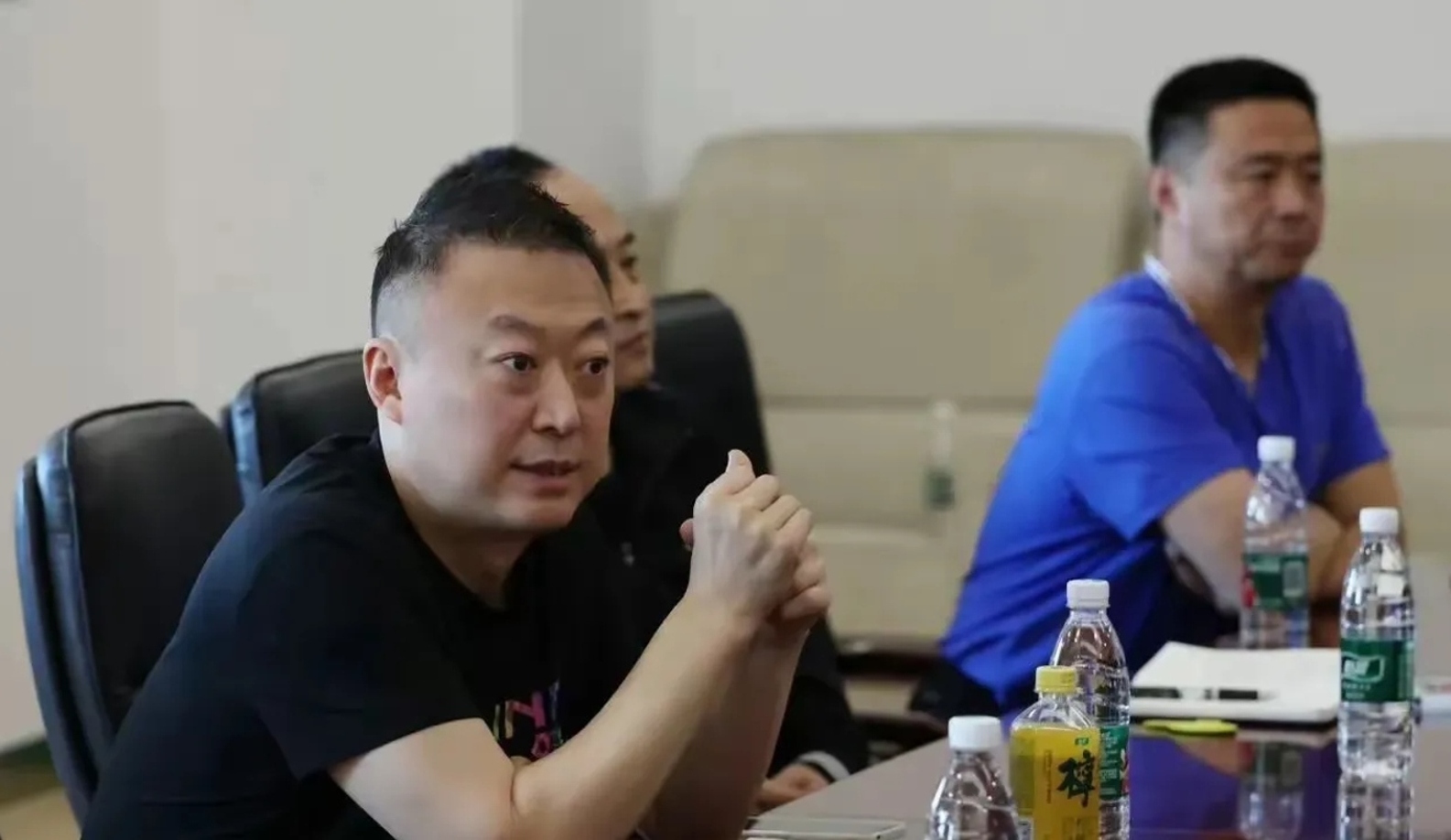王皓这次世界杯黑脸真不冤！男单冠军在自己手上丢了，搁谁心里能好受？更扎心的是，夺