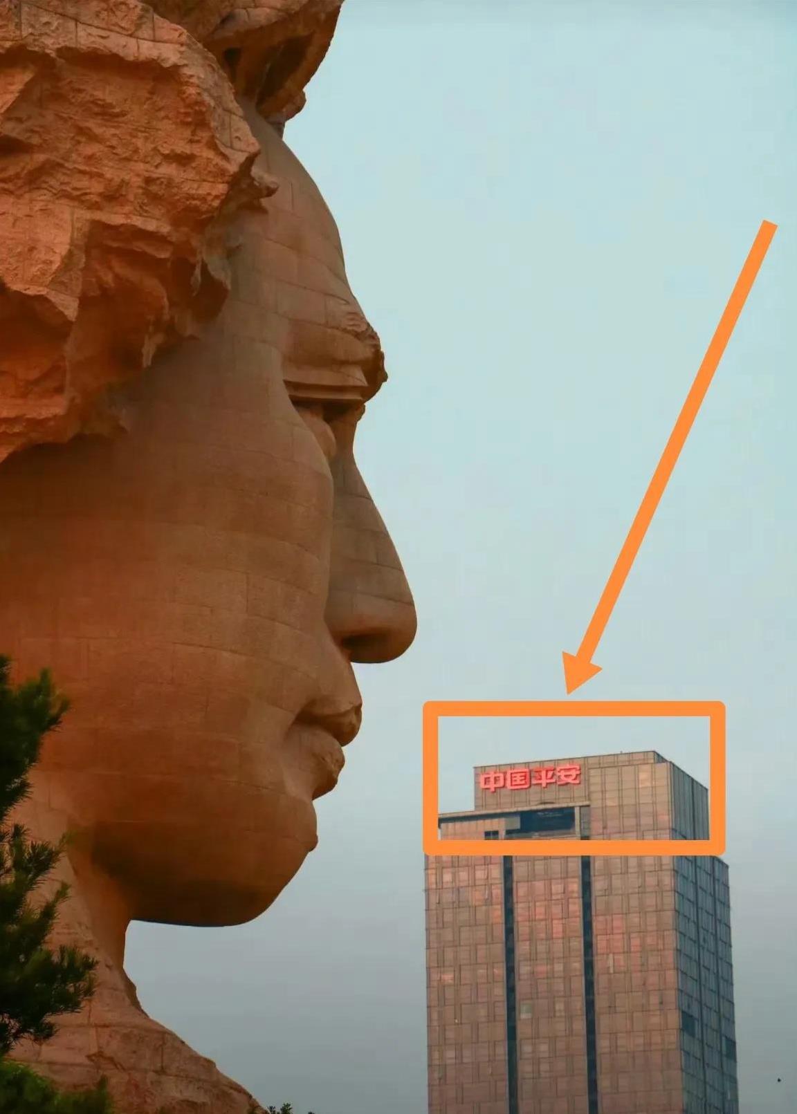 这是伟人雕塑最好的一幅图片，他与身后的四个字太契合了！这张橘子洲头的照片拍得真妙