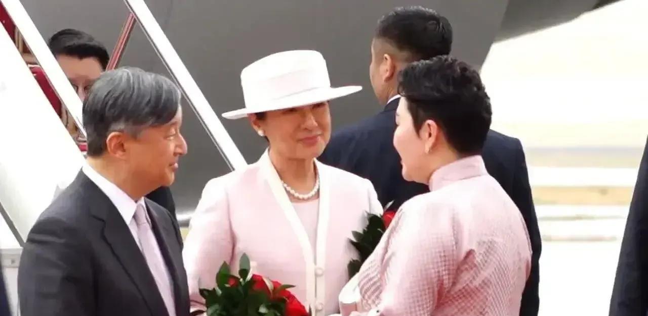 蒙古国外长巴特策策格前脚访问菲律宾支持菲律宾的海洋权益，现在又全权负责接待日本天