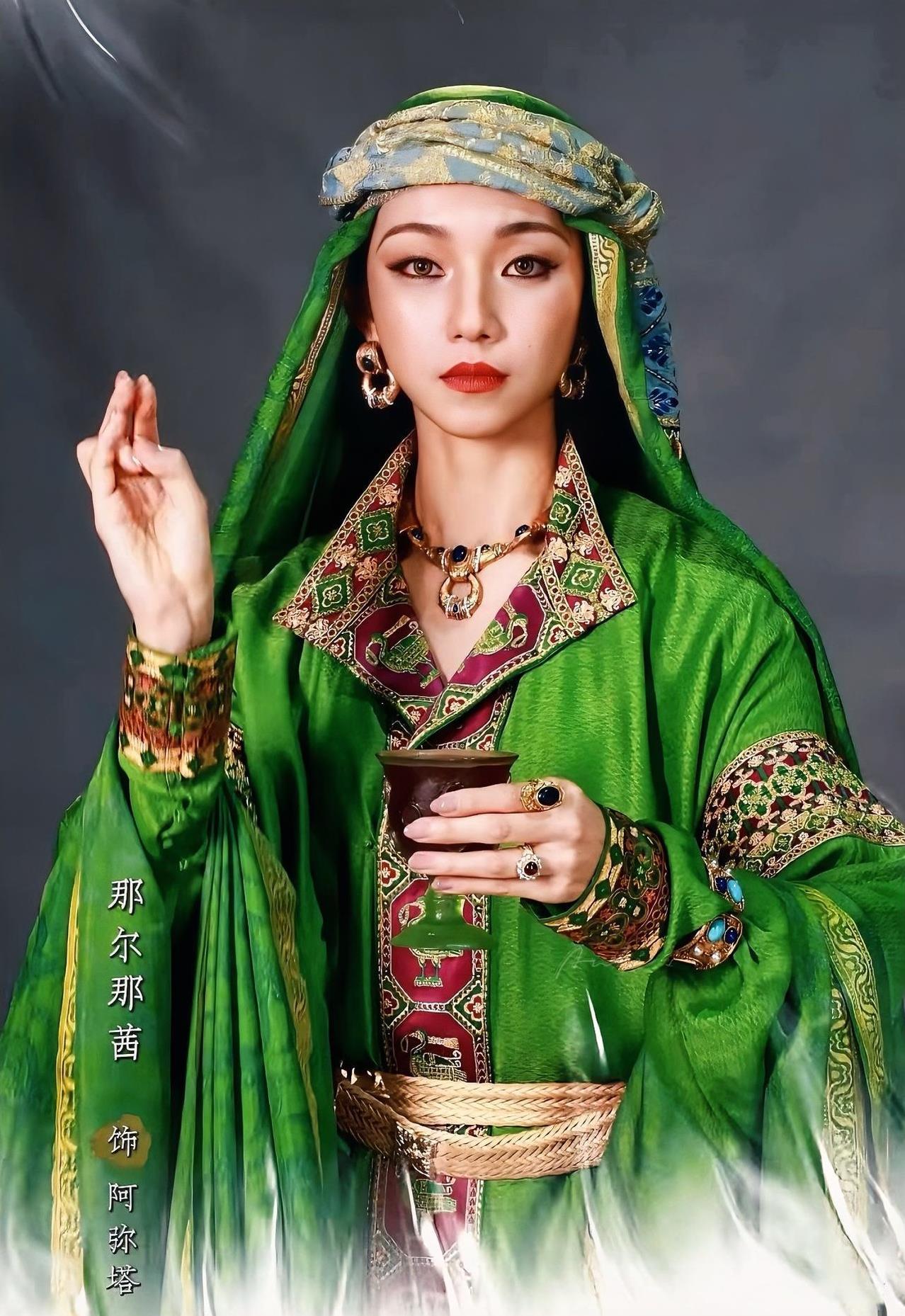 我说《长安的荔枝》怎么魔改了呢？
原来是为了捧那尔那茜，给她加戏了，
所以才直接