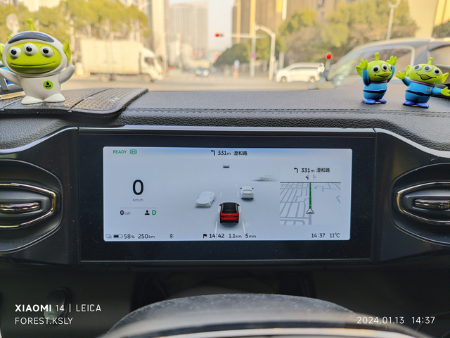 我的ES6升级Alder2.0.0了
也有好朋友去现场参加沟通会。
当晚，我的车