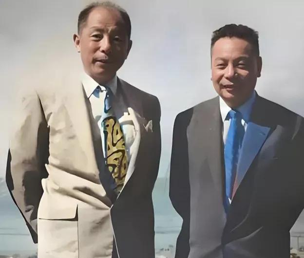 蒋经国与张学良在一起，亲切交谈，合影留念，永恒的回忆！