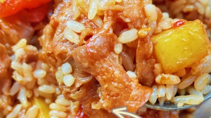 诱人的番茄肥牛烩饭：色香味俱佳，既有肉的鲜美，又有番茄的酸甜